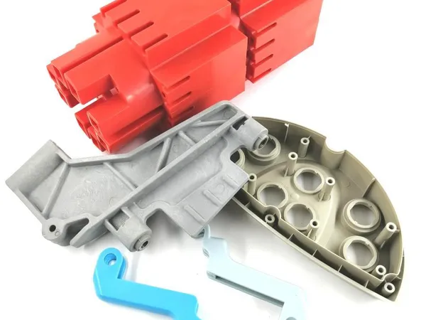 Plastics Injection With Inserts